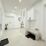 Newly Miami Designed Apartman